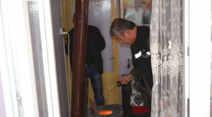 Bursa'da hareketli saatler! Uyuşturucuyu sobaya ve tuvalete attı...