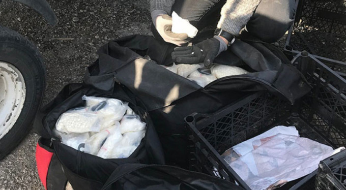 Teröristlere gönderiyorlardı, kıskıvrak yakalandılar!