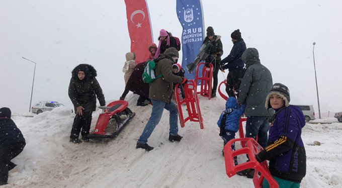 Uludağ'da 'kış şenliği' coşkusu