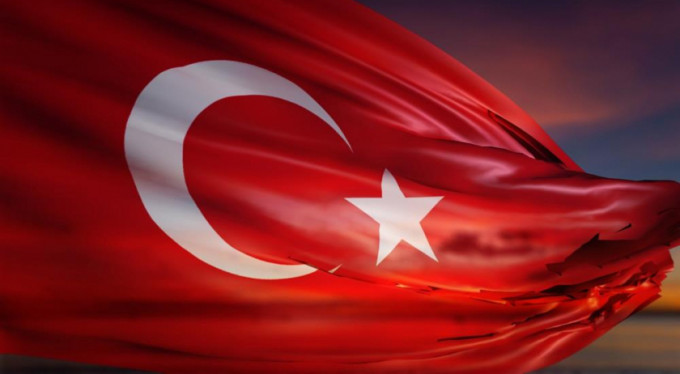 Türk bayrağına çirkin saldırı!