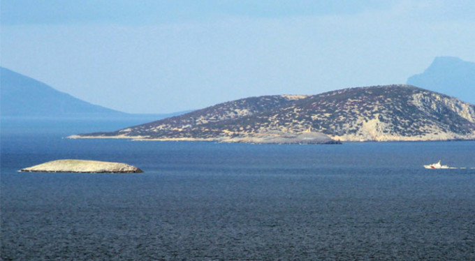 Yunanistan'la gerilim sürüyor! Türk savaş gemileri...