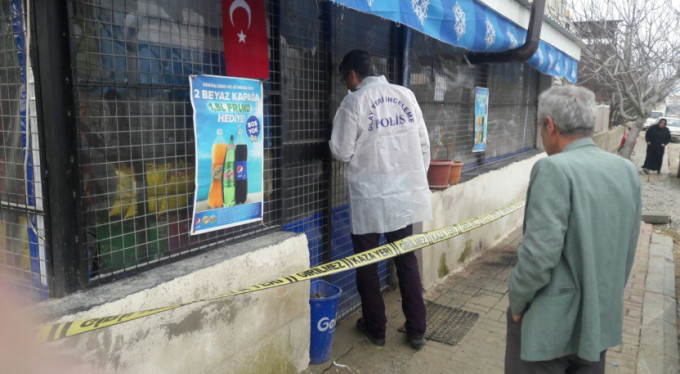 Dehşet saçtı! Kızını ve eşini öldürdü!