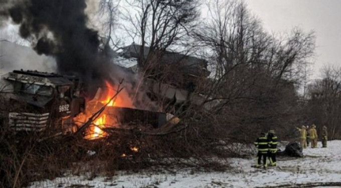 Yük treni raydan çıktı!
