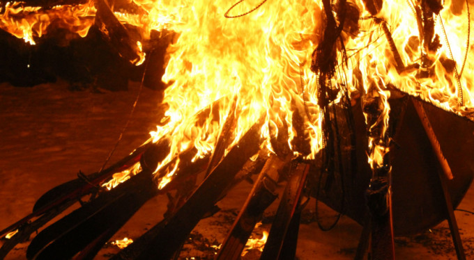 Bursa'da büyük tepki! Federasyon'a kızdı, ateşe verdi...