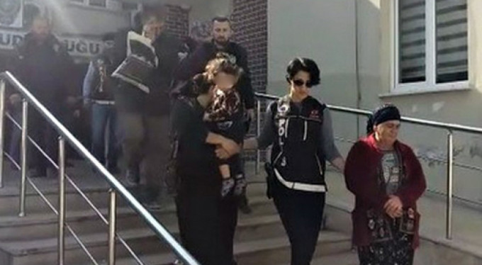 Bursa'da şoke ede olay! Kucağında bebeği ile...