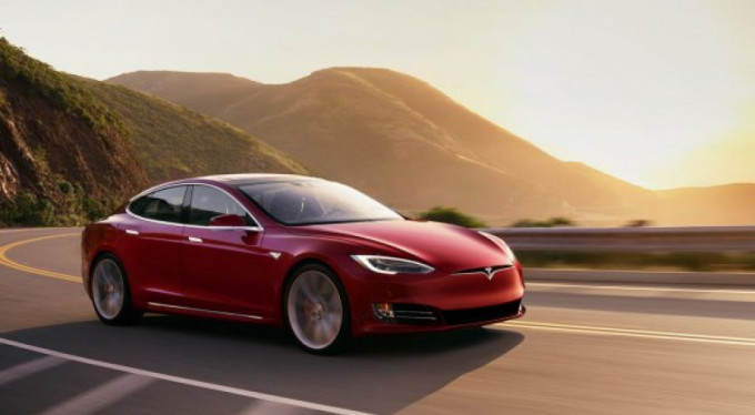 Tesla, Alman devlerini solladı!