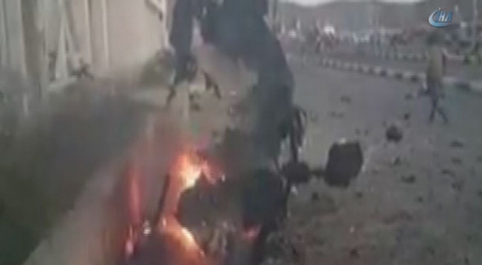 Yemen'de bombalı saldırı! Ölü ve yaralılar var