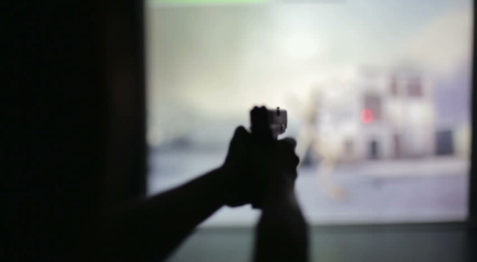 Anne-kız hırsızla çatıştı!