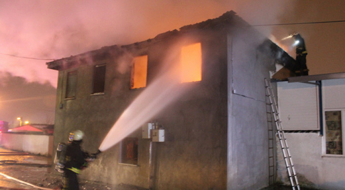 Bursa'da dehşet anları! Alkollü genç annesinin evini...