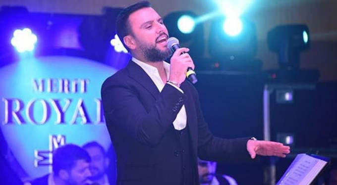 Alişan kaynanasına şarkı söyledi!