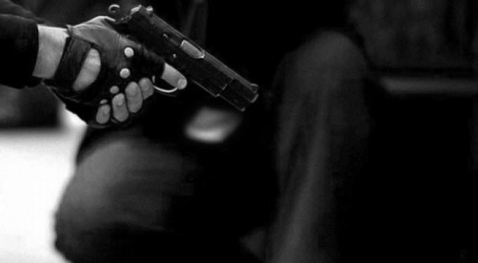 Silahlı market soygunu kameralara böyle yansıdı!