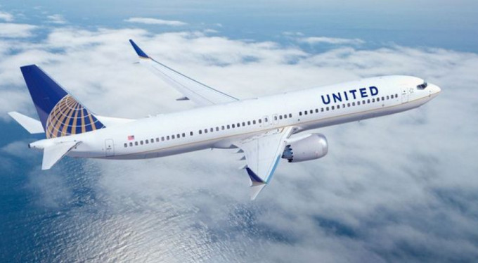 Uçakta panik! ''Ben tanrıyım'' deyip uçağın kapısını...