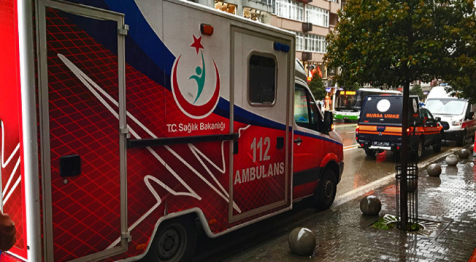 Seferber oldular! 180 kiloluk kadın asansöre sığmayınca...