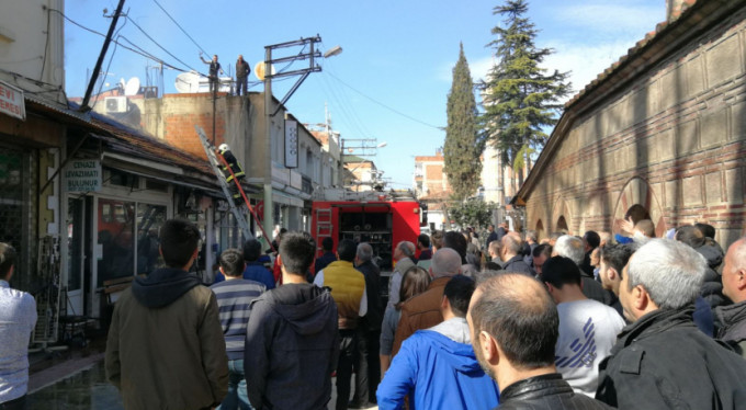 Bursa'da korkutan yangın! İki dükkan kül oldu!