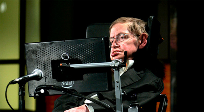 Stephen Hawking hayatını kaybetti