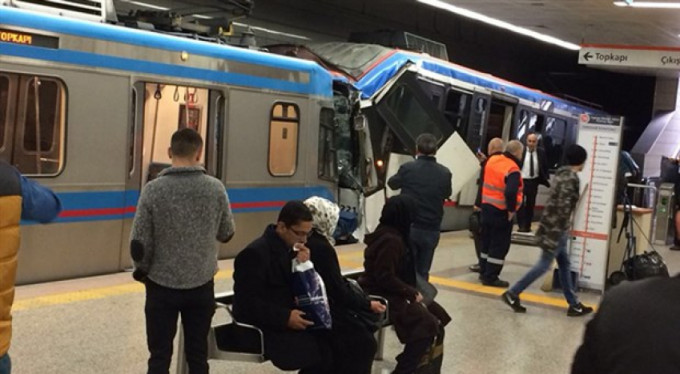 Tramvaylar çarpıştı! Yaralılar var