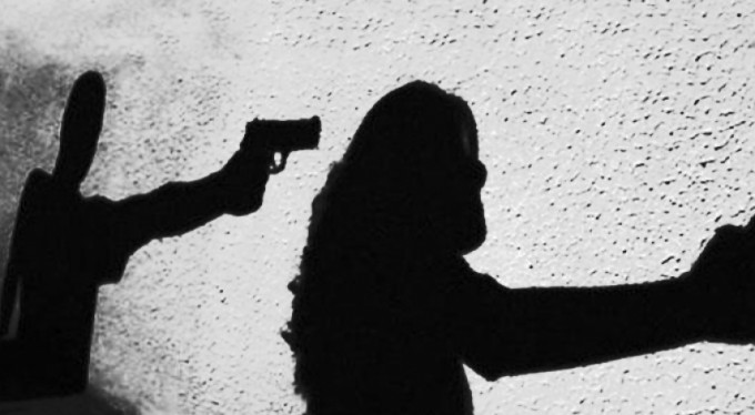 Eşini gözünü kırpmadan vurdu! Cinayet anı kameralara böyle yansıdı...