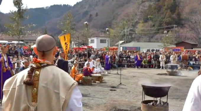 Kor ateşin üstünde yürüdüler!