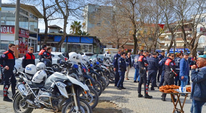 300 polis ile huzur uygulaması