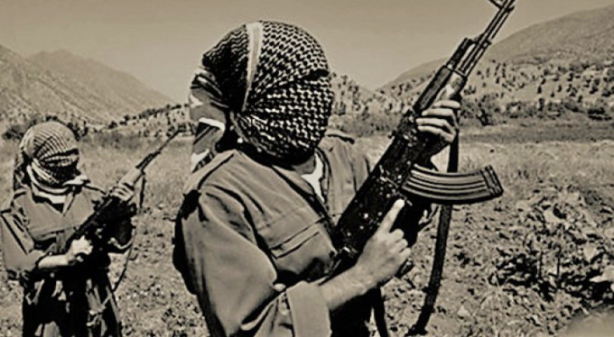 Teröristler Afrin şehir merkezinde araçları yakıyor!