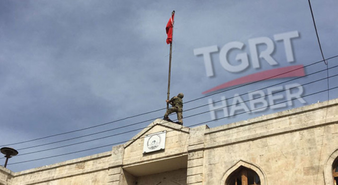 Afrin'e Türk bayrağı dikildi! İşte tarihi kare...