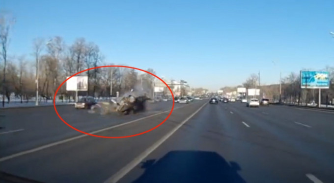 Rusya'da feci kaza: 1 ölü, 7 yaralı