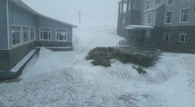 Uludağ'da mart sonunda şaşırtan görüntü!