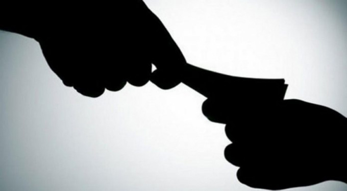 Vergi müfettişi rüşvet alırken suçüstü yakalandı!