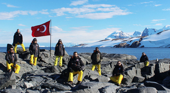 Bir operasyon da Antarktika'da