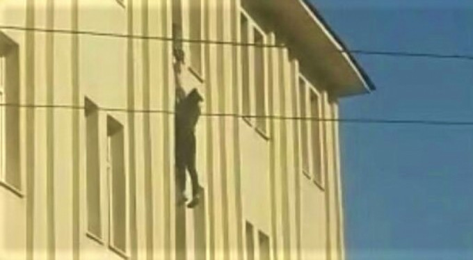 Genç kız 4. kattan atladı!