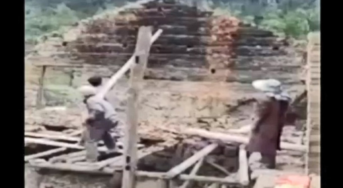 Köy evinin yıkımı kötü bitti