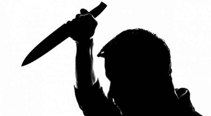 Şoförün boğazına bıçak dayadı