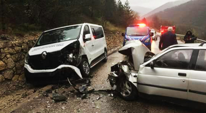 Bursa'da feci kaza... Kafa kafaya çarpıştılar!