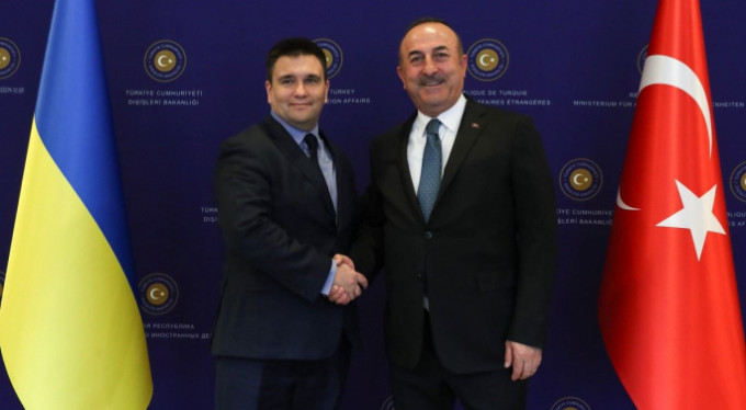 Bakan Çavuşoğlu: "Sen kimsin ki arabuluculuk yapacaksın"