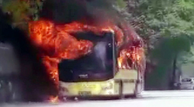 Bursa'da panik anları! Belediye otobüsü yandı