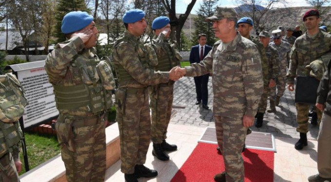 Orgeneral Akar birlikleri denetledi