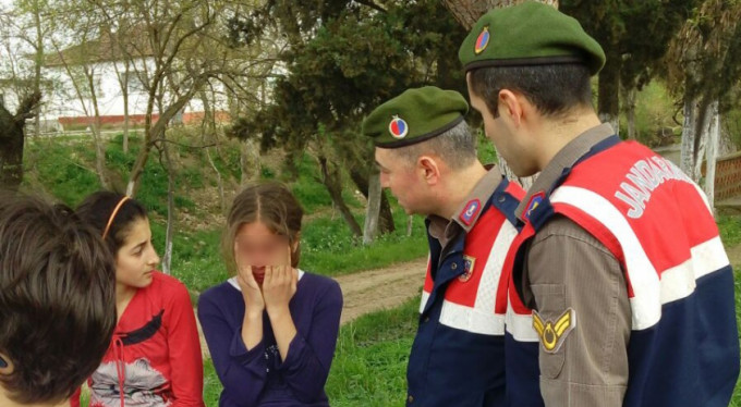 Bursa'da iki çocuk kurtarma ekiplerini harekete geçirdi