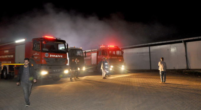 Bursa'da palet fabrikası alev alev yandı!