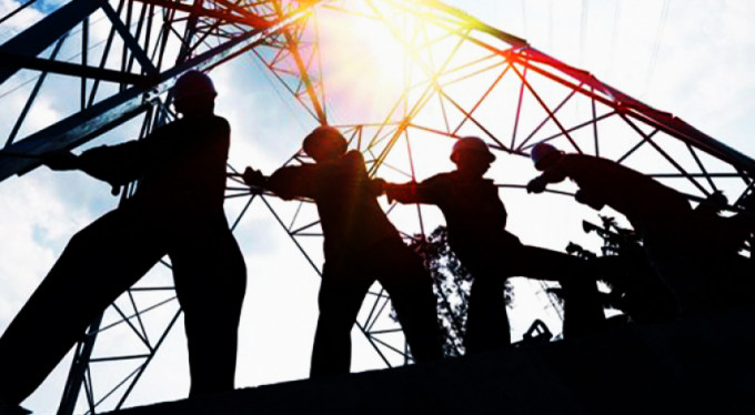 Bu görüntü pes dedirtti! Vince asılan işçi yürekleri ağza getirdi!