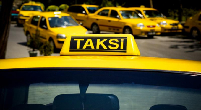 Taksici, Arap turistleri dövmeye kalkıştı