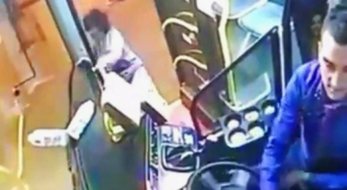 Halk otobüsünde faciadan dönüldü!