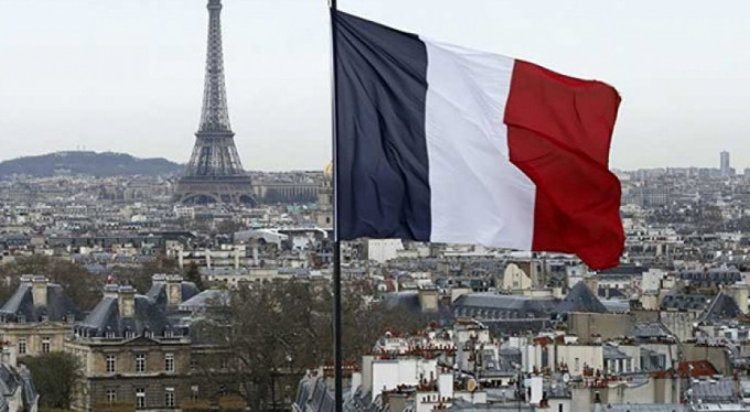 Fransa'da 3 ay sürmesi beklenen grevler başladı
