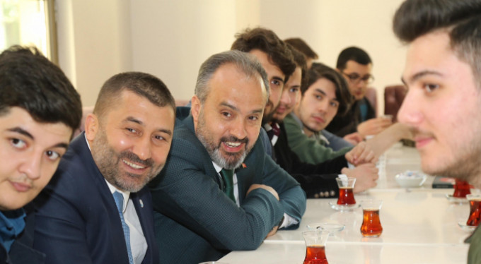 Aktaş üniversitelilerle buluştu