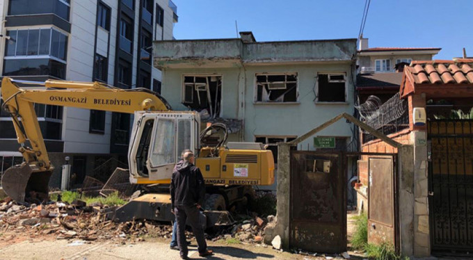 Bursa'da o bina yıkıldı!