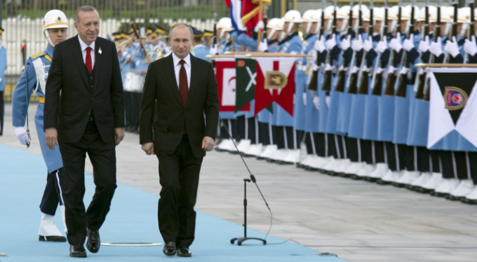 Erdoğan, Putin'i Külliye girişinde karşıladı