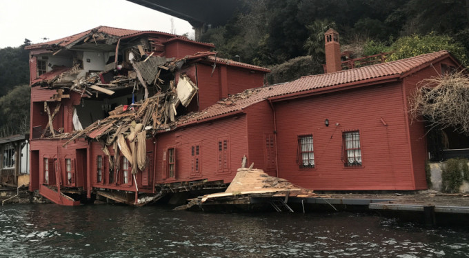 Geminin yalıya çarptığı anın görüntülerİ ortaya çıktı!