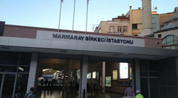 Korkunç! Marmaray'da raylara düştü...