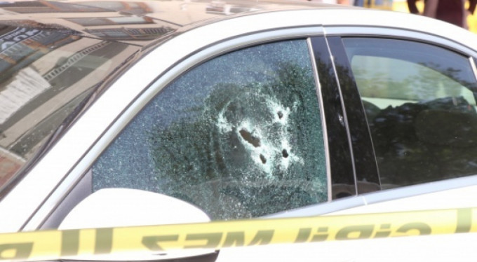 Lüks otomobilin içinde silahlı saldırı!