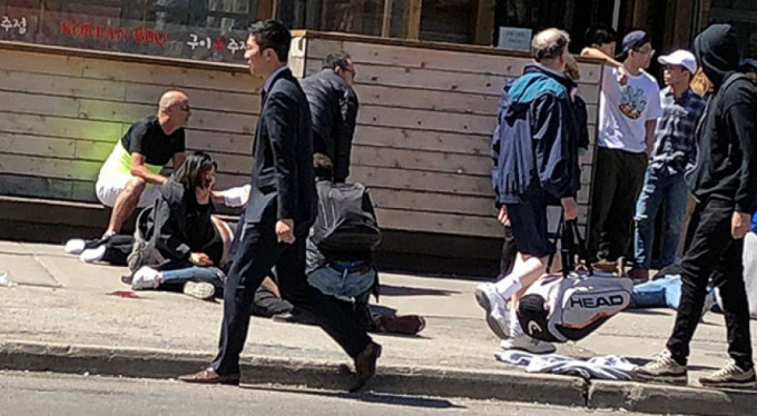 Kamyonet yayaların içine daldı: 9 ölü, 16 yaralı