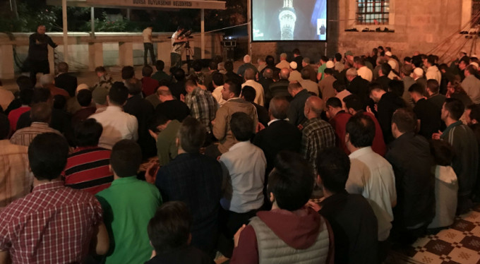 Bursalılar Berat Kandili'nde camileri doldurdu